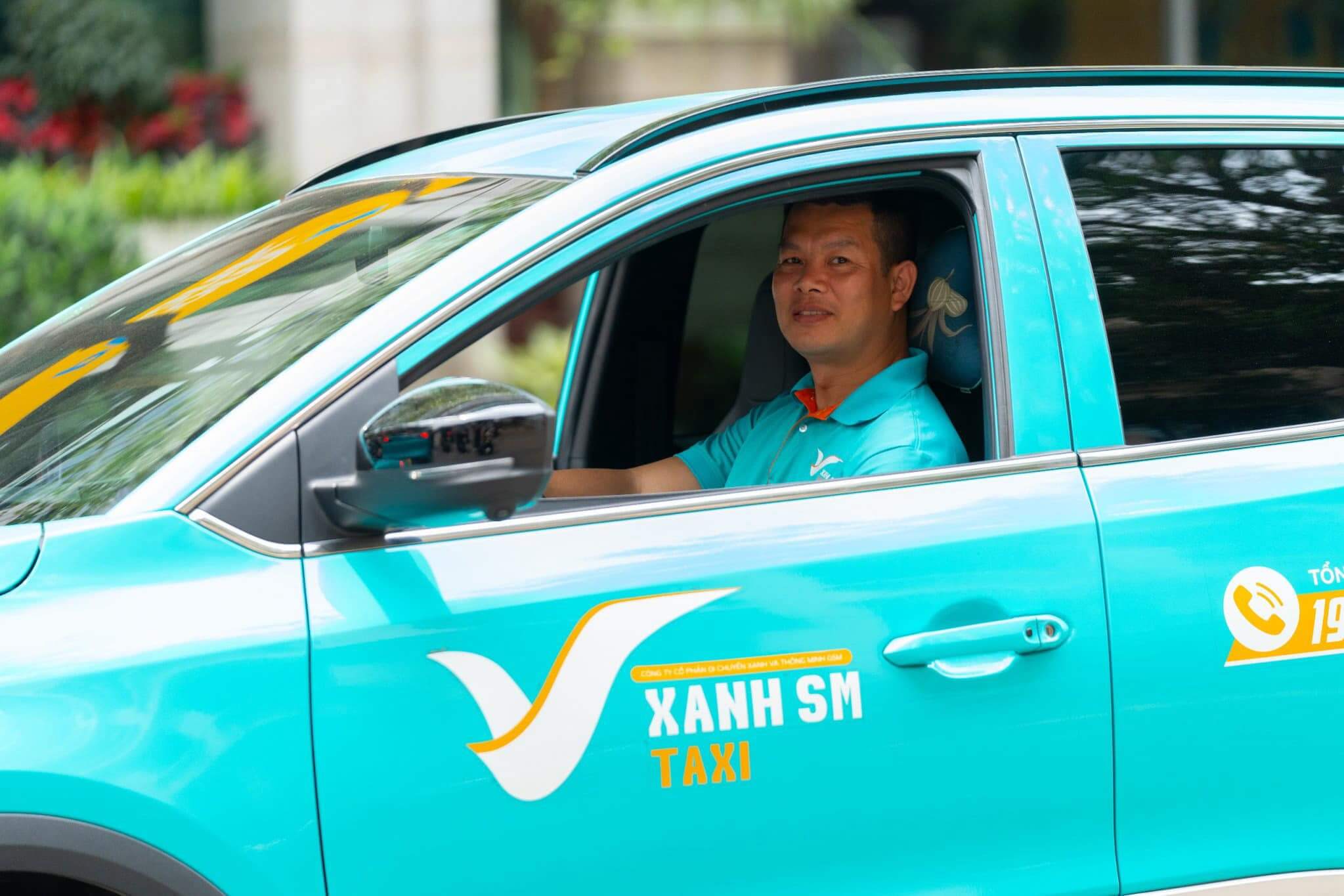 Tài xế taxi Xanh với nhiều năm kinh nghiệm sẵn sàng phục vụ khách