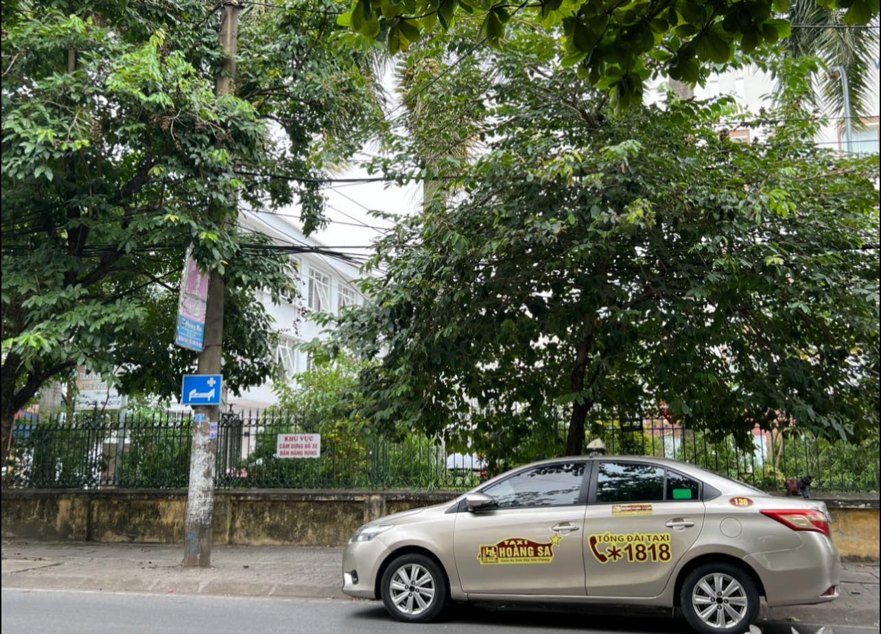 Xe taxi Hoàng Sa