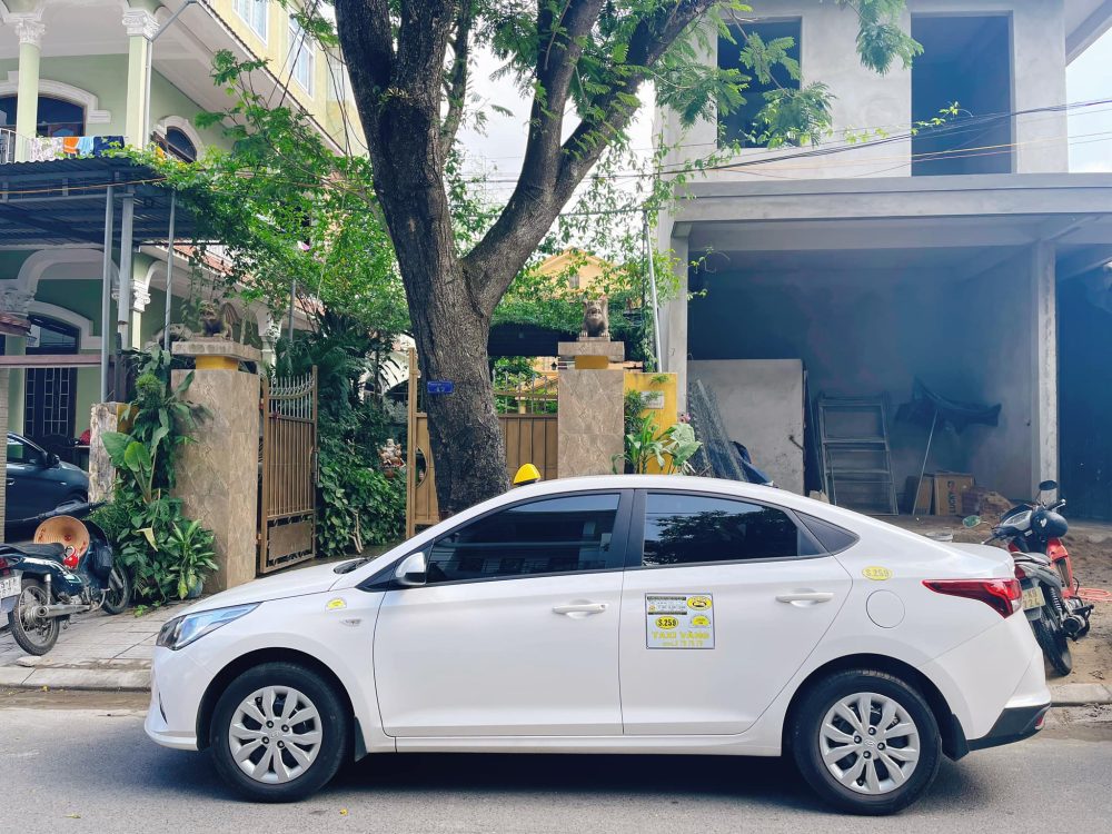 Xe taxi Vàng Huế