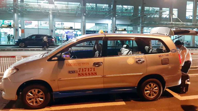 Hùng Nhân taxi sẵn sàng phục vụ khách