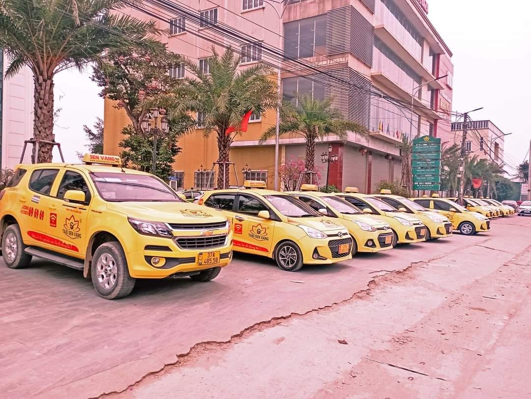 taxi Sen Vàng đồng hành cùng khách trên mọi hành trình